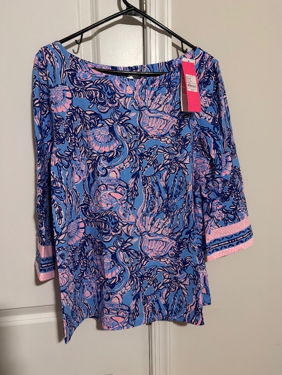 Lilly Pulitzer Tops - Lilly P Waverly top, horseshoe bay design